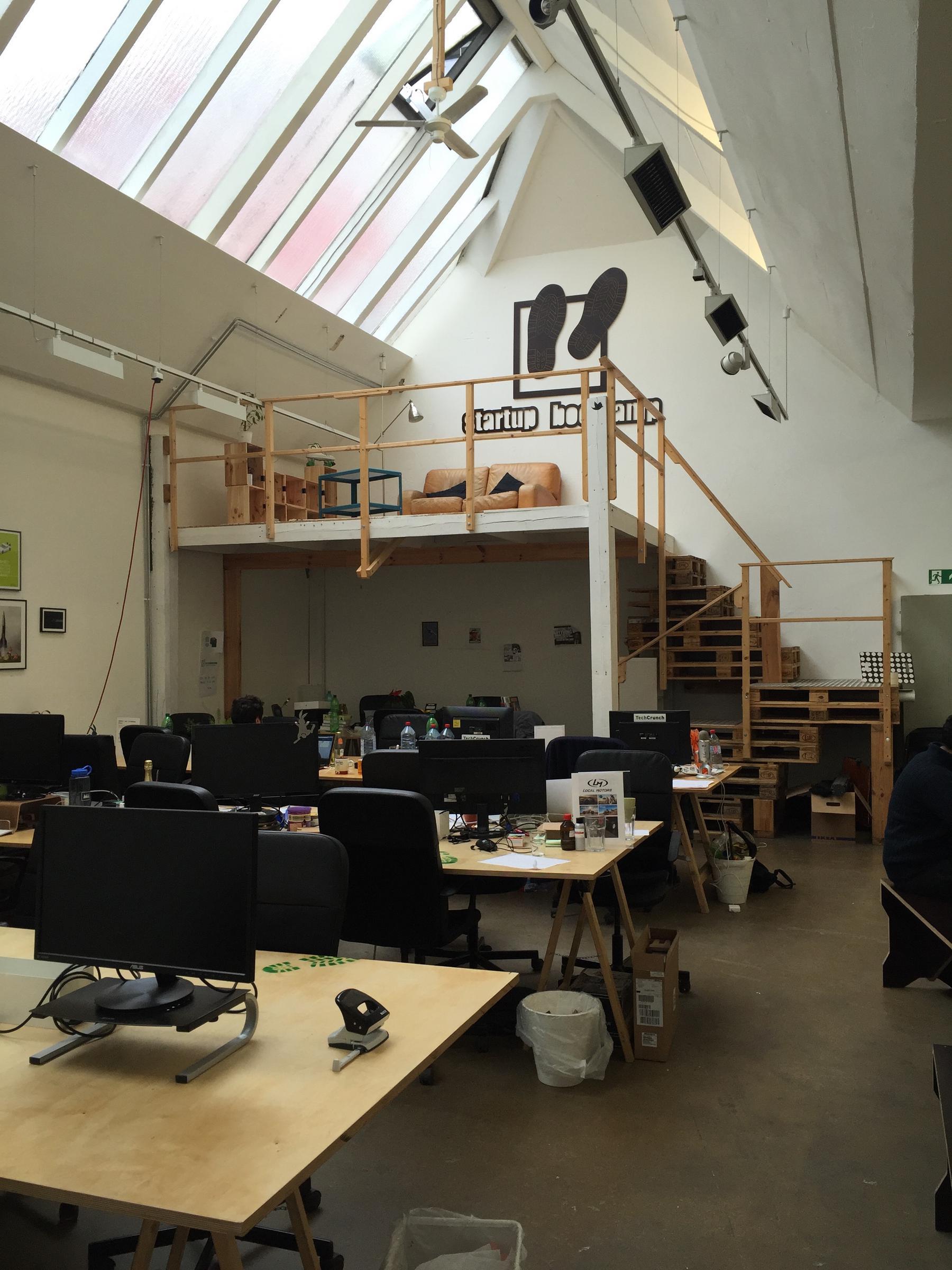 rainmaking_loft_coworkingroom1