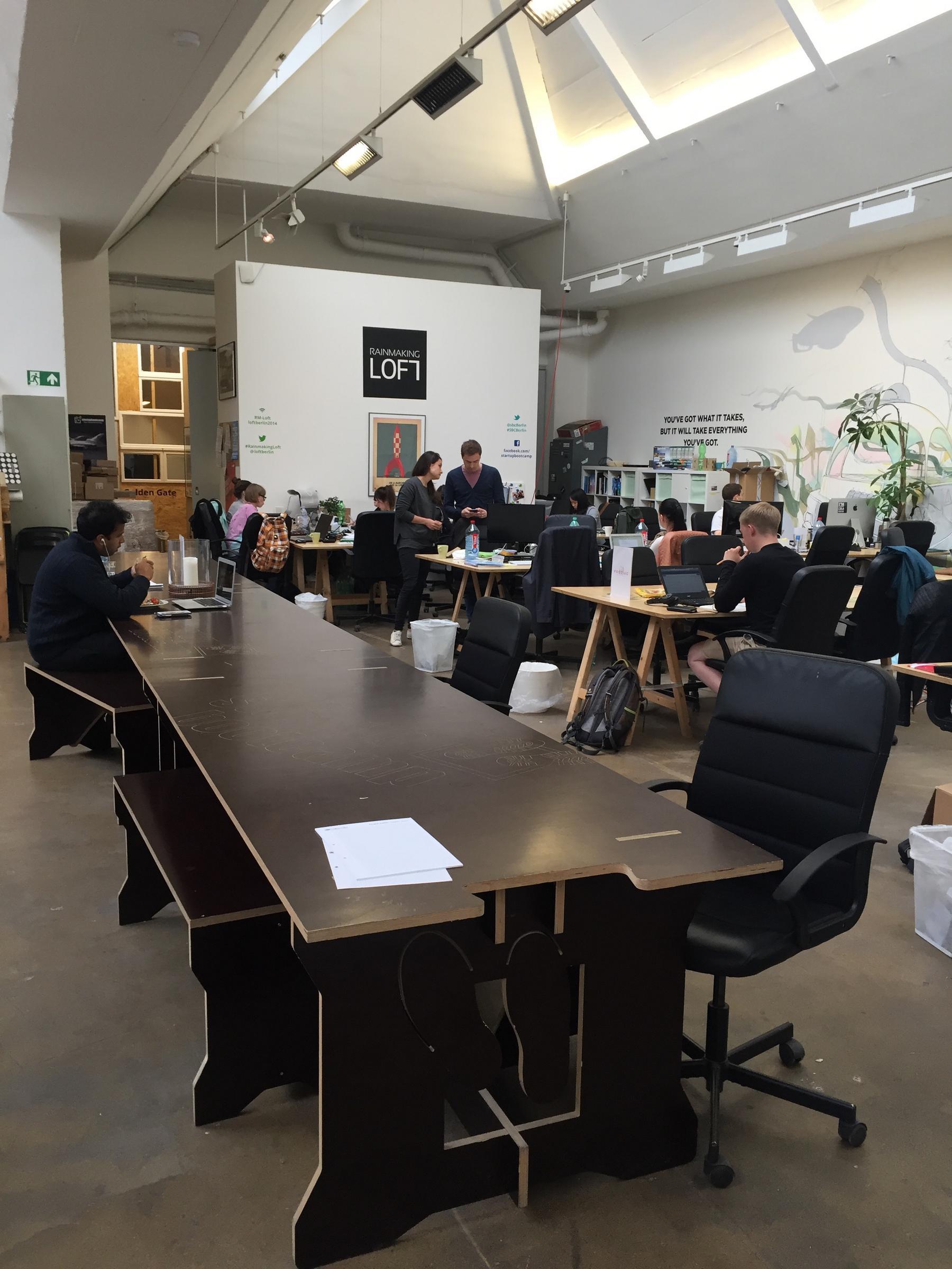 rainmaking_loft_coworkingroom2