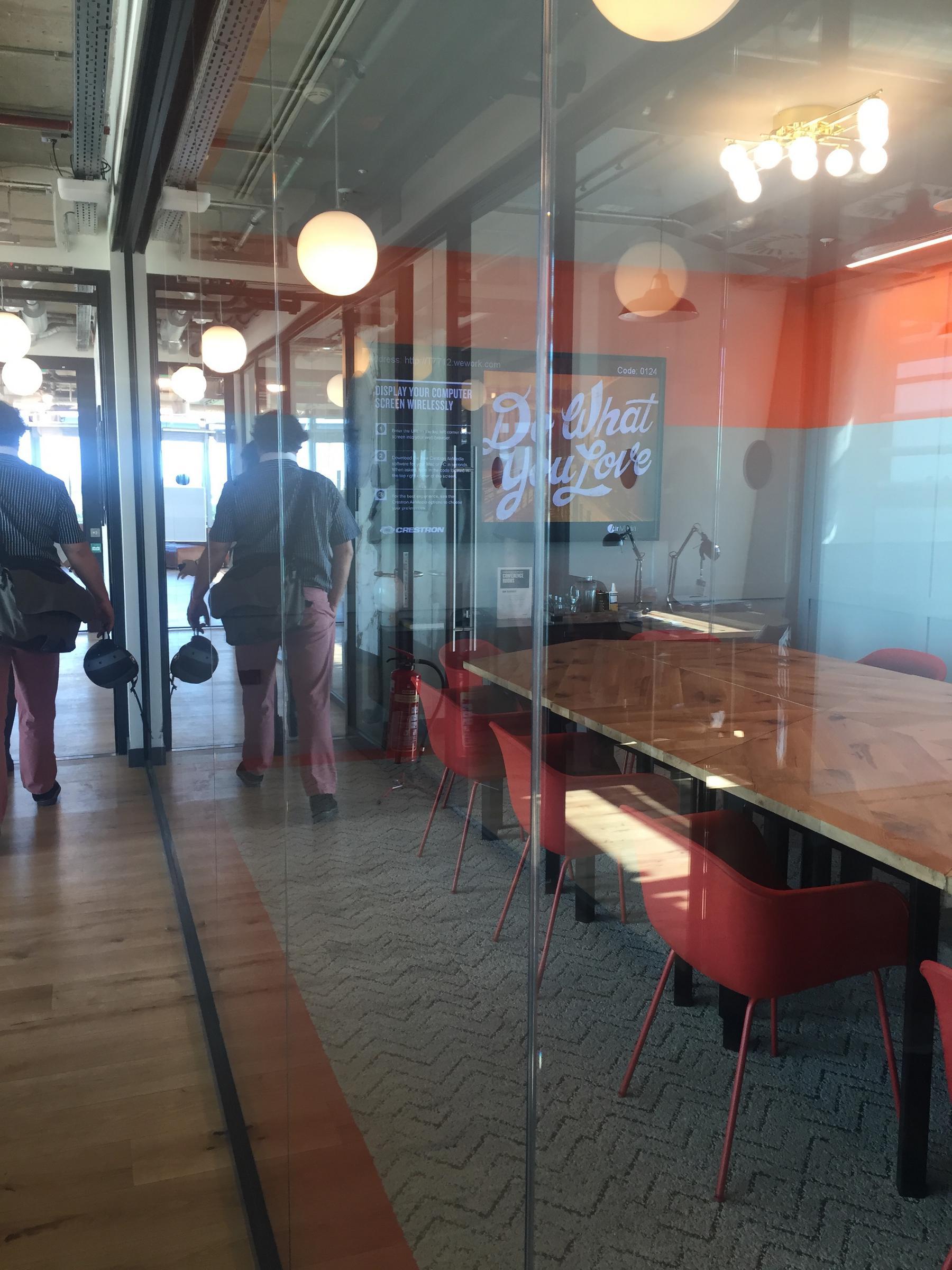 wework_bigmeetingsroom3